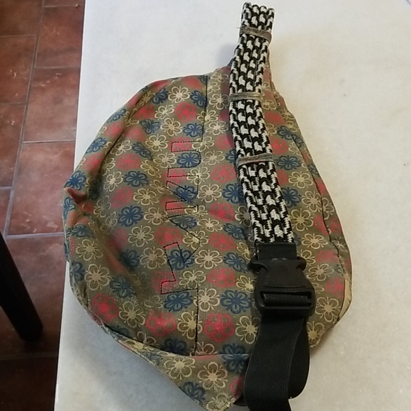 SOLD!!! KAVU Flower Sling Backpack - Picture 4 of 4